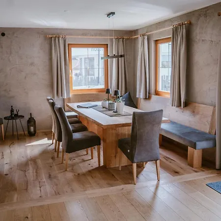 Alpenzeit 度假居 *